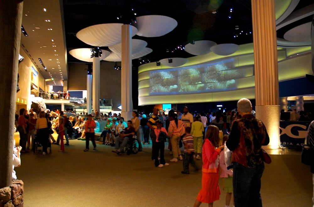 People at georgia aquarium lobby